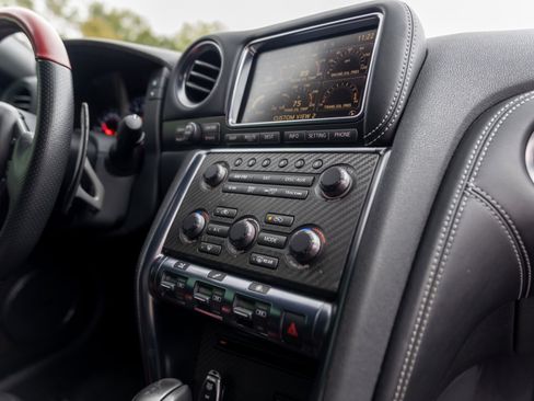 Used 2014 Nissan GT-R Black Edition image 23