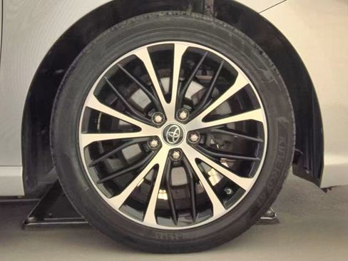 Used 2019 Toyota Camry SE FWD image 22