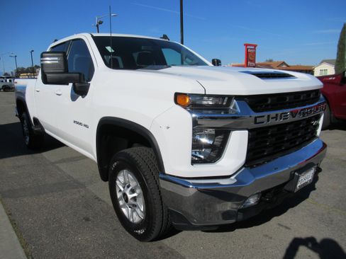 Used 2022 Chevrolet Silverado 2500 LT w/ Convenience Package image 3