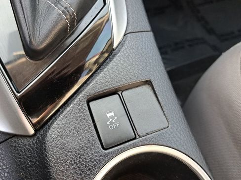 Used 2017 Toyota Corolla LE image 25