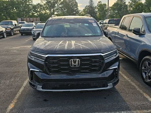 Used 2023 Honda Pilot Touring image 2