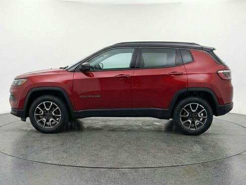 Used 2025 Jeep Compass Trailhawk AWD/4WD image 5