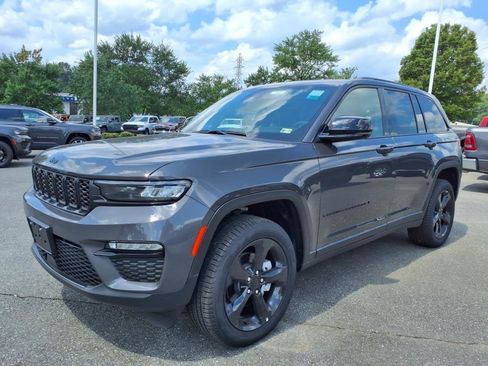 New 2025 Jeep Grand Cherokee Limited w/ Black Appearance Package image 8