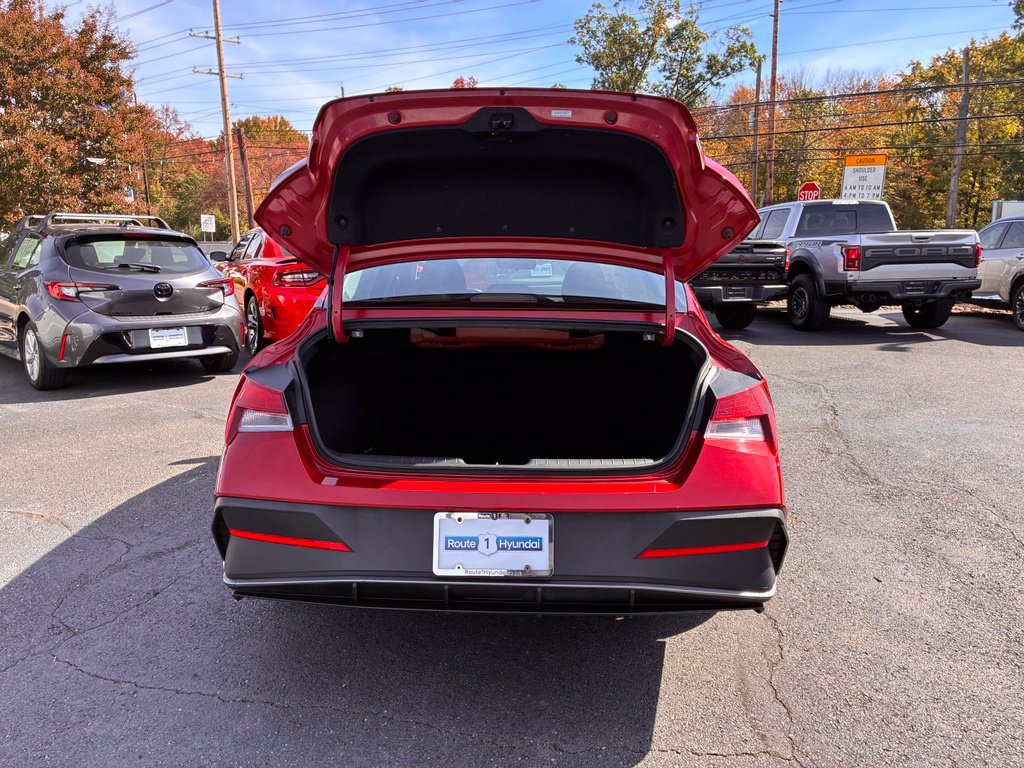 Used 2024 Hyundai Elantra SEL FWD image 11