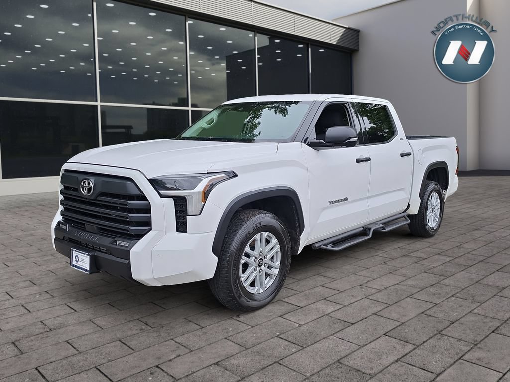Used 2022 Toyota Tundra SR5 w/ SR5 Convenience Package AWD/4WD image 1