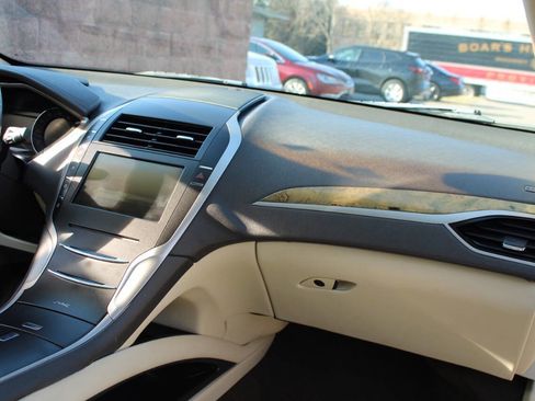 Used 2013 Lincoln MKZ image 11