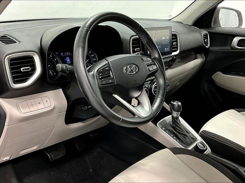 Used 2022 Hyundai Venue SEL w/ Cargo Package image 16