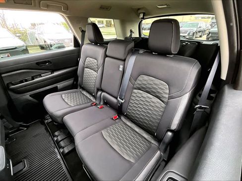 Used 2024 Nissan Pathfinder SV w/ Lighting Package (N92) image 19