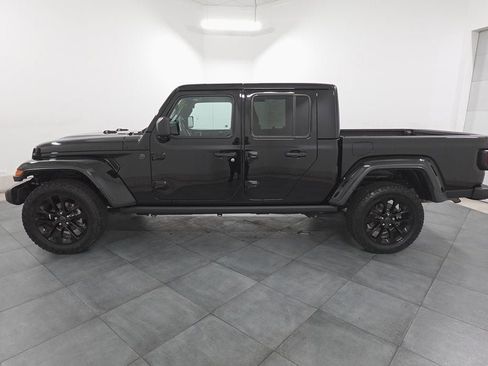 Used 2024 Jeep Gladiator Sport image 2