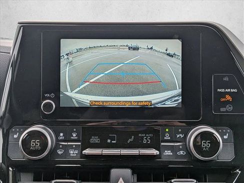 Used 2024 Toyota Highlander XLE image 13