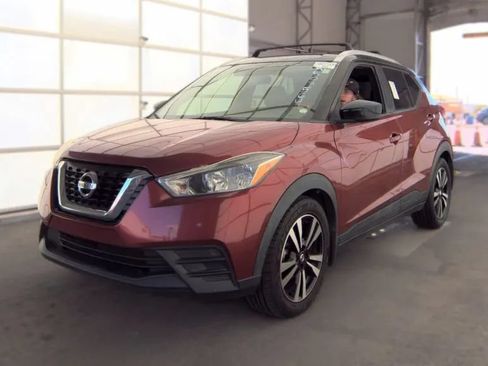 Used 2018 Nissan Kicks SV w/ Exterior Package FWD image 1