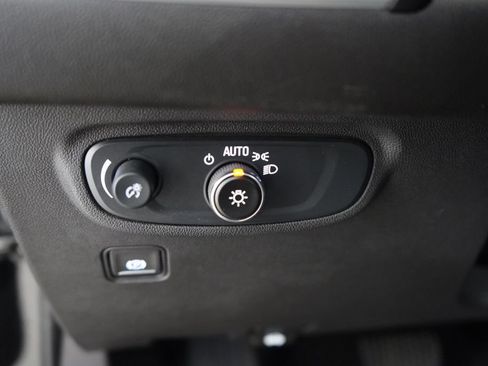 Used 2024 GMC Terrain SLE AWD/4WD image 31