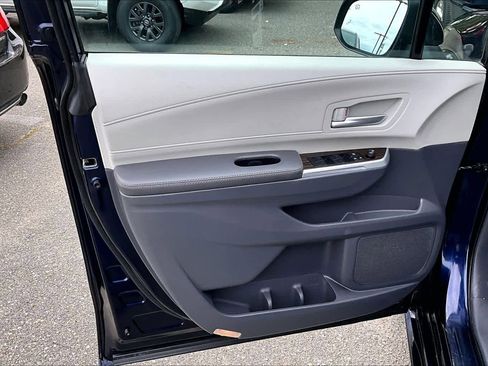 Certified 2024 Toyota Sienna XLE w/ XLE Plus Package AWD/4WD image 21