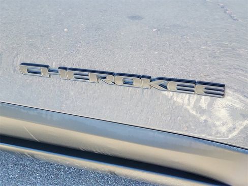 Used 2020 Jeep Cherokee Latitude w/ Quick Order Package 26F North image 14