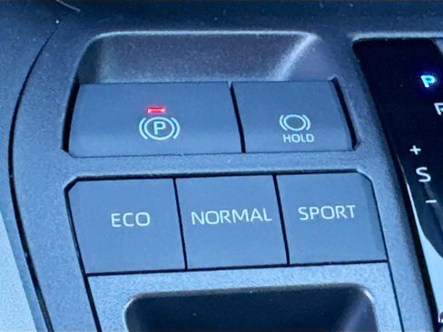 Used 2025 Toyota RAV4 XLE FWD image 20