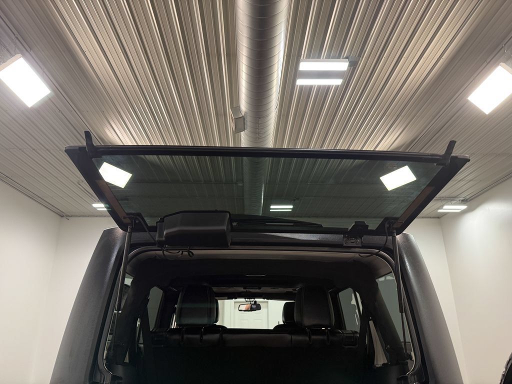 Used 2018 Jeep Wrangler Unlimited Sahara AWD/4WD image 75