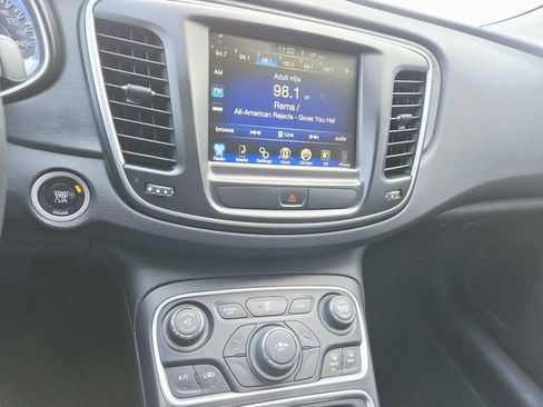 Used 2015 Chrysler 200 Limited w/ Convenience Group image 20