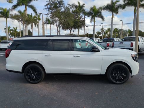 New 2025 Ford Expedition Max Platinum w/ Stealth Appearance Package image 3