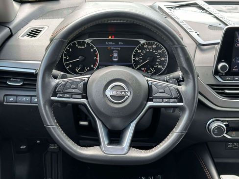 Used 2023 Nissan Altima 2.5 SR FWD image 12