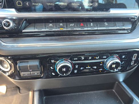 Used 2023 GMC Sierra 1500 SLT w/ SLT Premium Package image 18