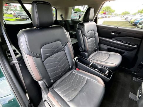 Used 2023 Nissan Pathfinder Platinum w/ Lighting Package (N93) image 20