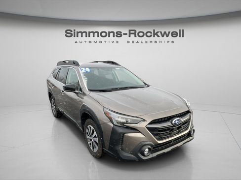 Used 2024 Subaru Outback Premium image 3