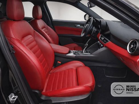 Used 2020 Alfa Romeo Giulia Ti Sport w/ Quick Order Package 22S Sport AWD/4WD image 11