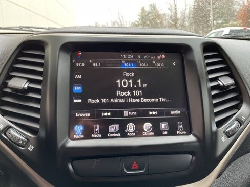 Used 2017 Jeep Cherokee Latitude w/ True North Edition image 25