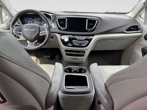Used 2018 Chrysler Pacifica Touring-L Plus w/ Advanced Safetytec Group FWD image 14