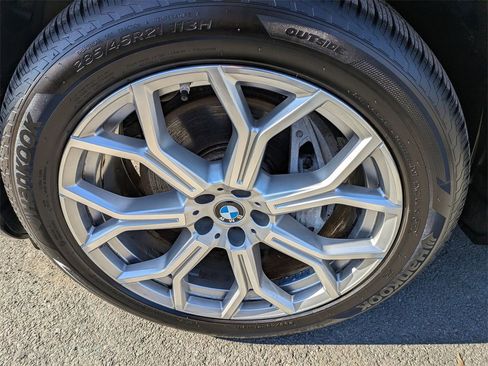 Used 2023 BMW X7 xDrive40i image 9