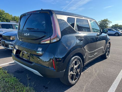Used 2025 Kia Soul EX FWD image 5