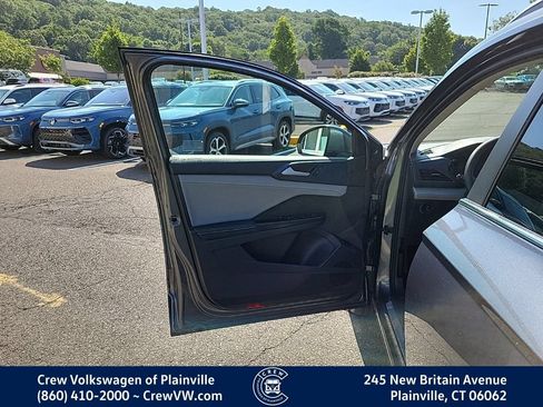 Certified 2024 Volkswagen Taos SE AWD/4WD image 37