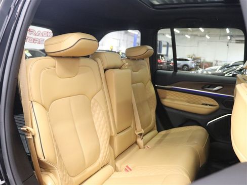 Used 2023 Jeep Grand Cherokee Summit AWD/4WD image 21