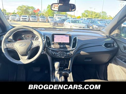 Used 2023 Chevrolet Equinox Premier AWD/4WD image 9