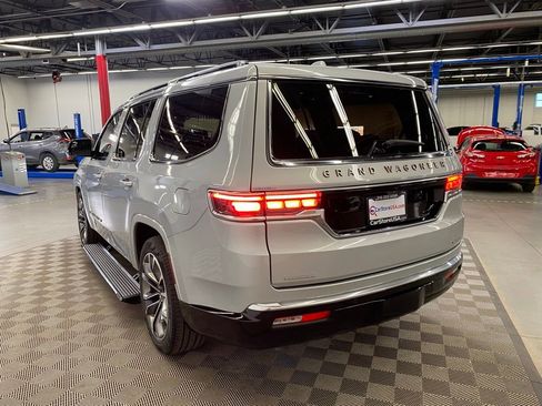Used 2023 Jeep Grand Wagoneer Series III AWD/4WD image 5
