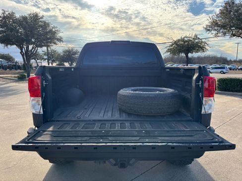 Used 2011 Toyota Tundra 4x4 CrewMax image 7