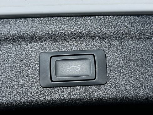 Used 2025 Audi Q3 2.0T Premium image 29