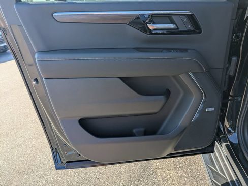 New 2026 Chevrolet Suburban Premier AWD/4WD image 28