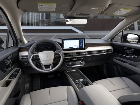 New 2025 Lincoln Corsair Reserve image 9