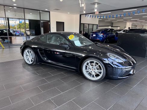 Used 2019 Porsche 718 Cayman image 2
