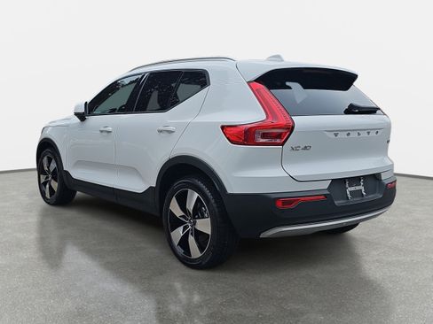 Used 2020 Volvo XC40 T5 Momentum image 7
