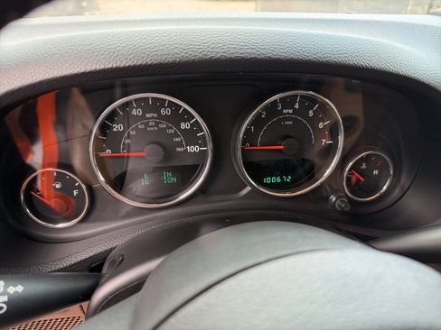 Used 2013 Jeep Wrangler Unlimited Rubicon w/ Connectivity Group AWD/4WD image 21