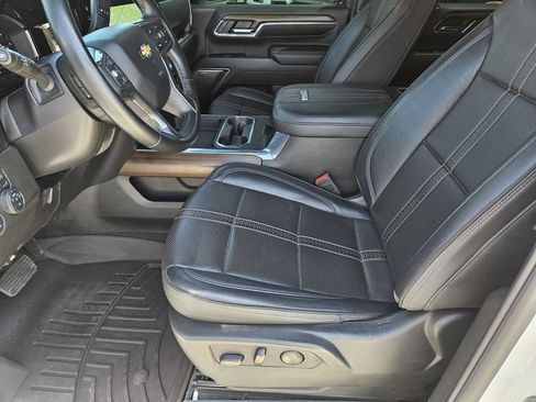 Used 2024 Chevrolet Silverado 2500 High Country w/ Technology Package AWD/4WD image 11