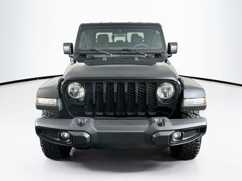 Used 2023 Jeep Gladiator Willys AWD/4WD image 2