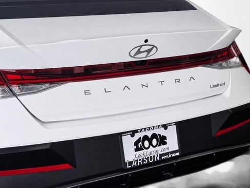 New 2026 Hyundai Elantra Limited FWD image 13