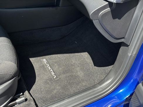 Used 2025 Hyundai Elantra SE image 35