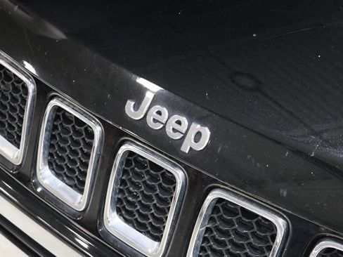 Used 2018 Jeep Compass Limited w/ Navigation Group AWD/4WD image 12