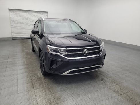 Used 2022 Volkswagen Taos SEL w/ Panoramic Sunroof Package FWD image 14