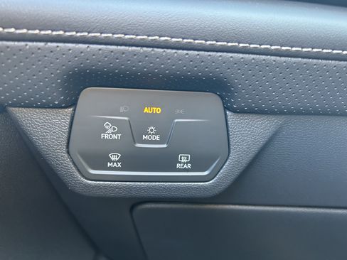 Certified 2025 Volkswagen Atlas SEL Premium R-Line image 18