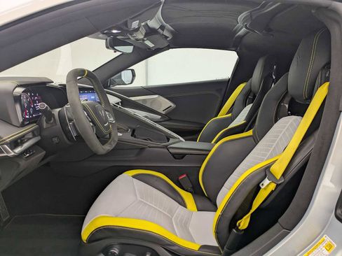 Used 2021 Chevrolet Corvette Stingray Premium Cpe w/ Z51 Performance Package RWD image 16
